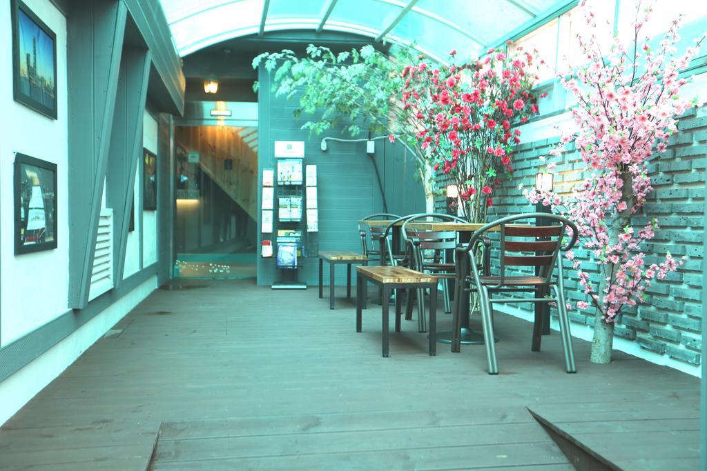 Must Stay Hotel Myeongdong Seúl Exterior foto