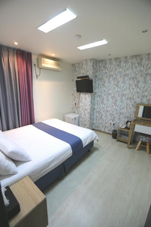 Must Stay Hotel Myeongdong Seúl Exterior foto