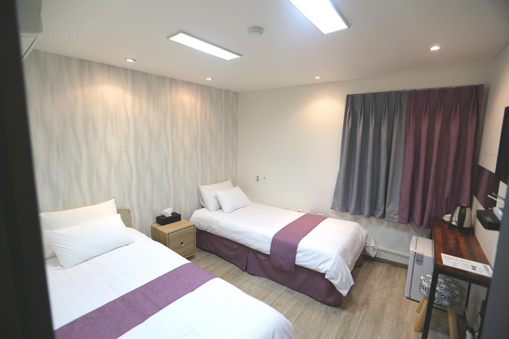 Must Stay Hotel Myeongdong Seúl Exterior foto